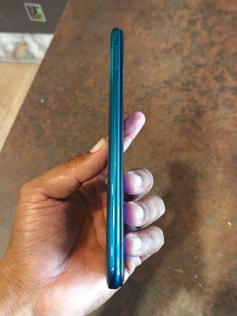 Infinix Smart 6    3 ram 64 rom Sath back cover aur charger h 4