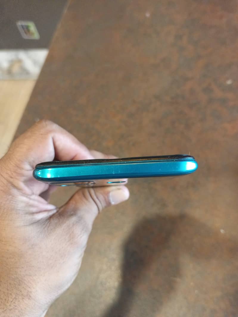 Infinix Smart 6    3 ram 64 rom Sath back cover aur charger h 5