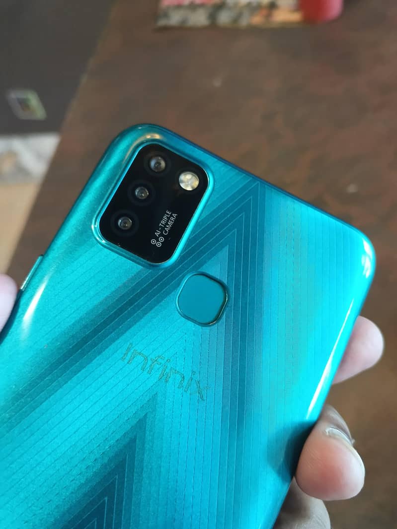 Infinix Smart 6    3 ram 64 rom Sath back cover aur charger h 6