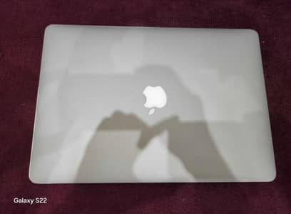 MACBOOK PRO 2014 15inch intel i7 chip