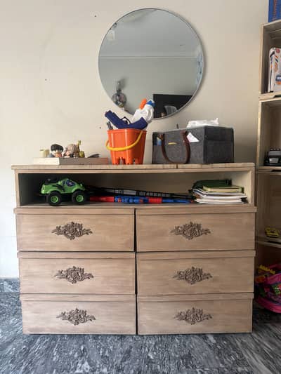 Chest of drawers