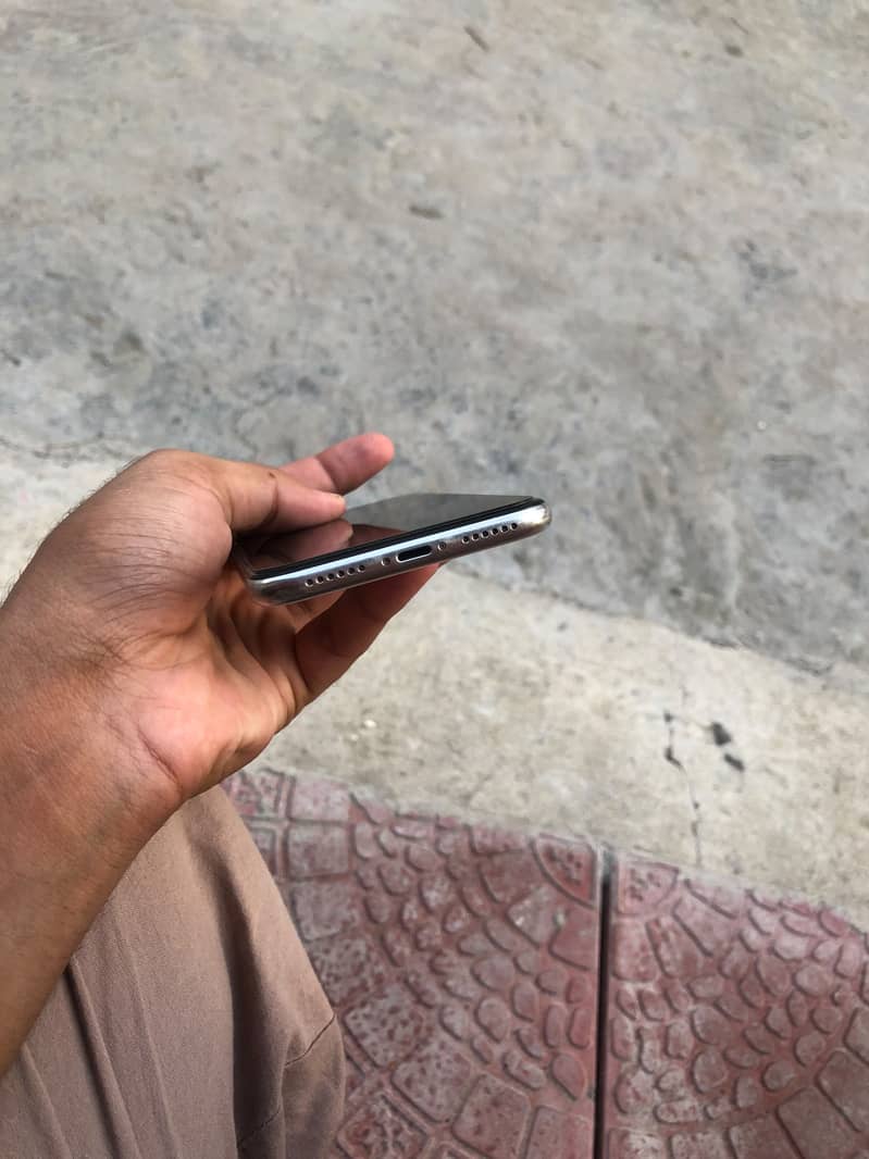Apple iPhone X 3