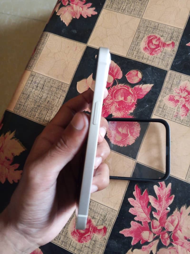 Apple iPhone 13 128GB - PTA 4