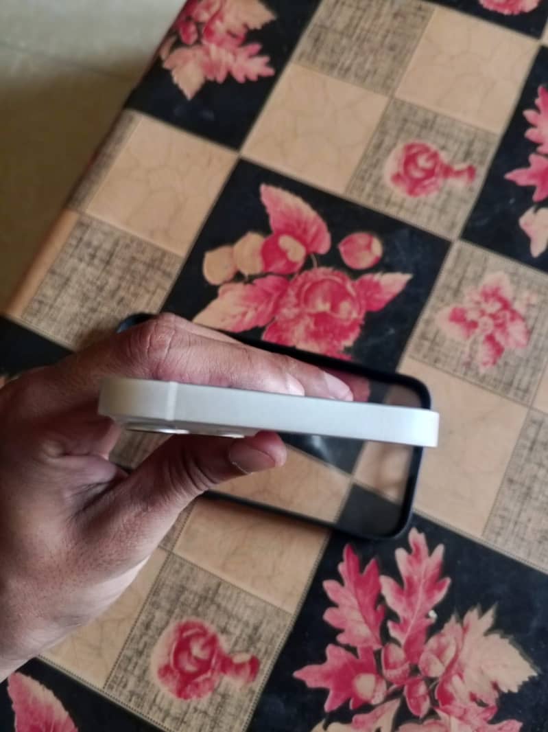 Apple iPhone 13 128GB - PTA 9