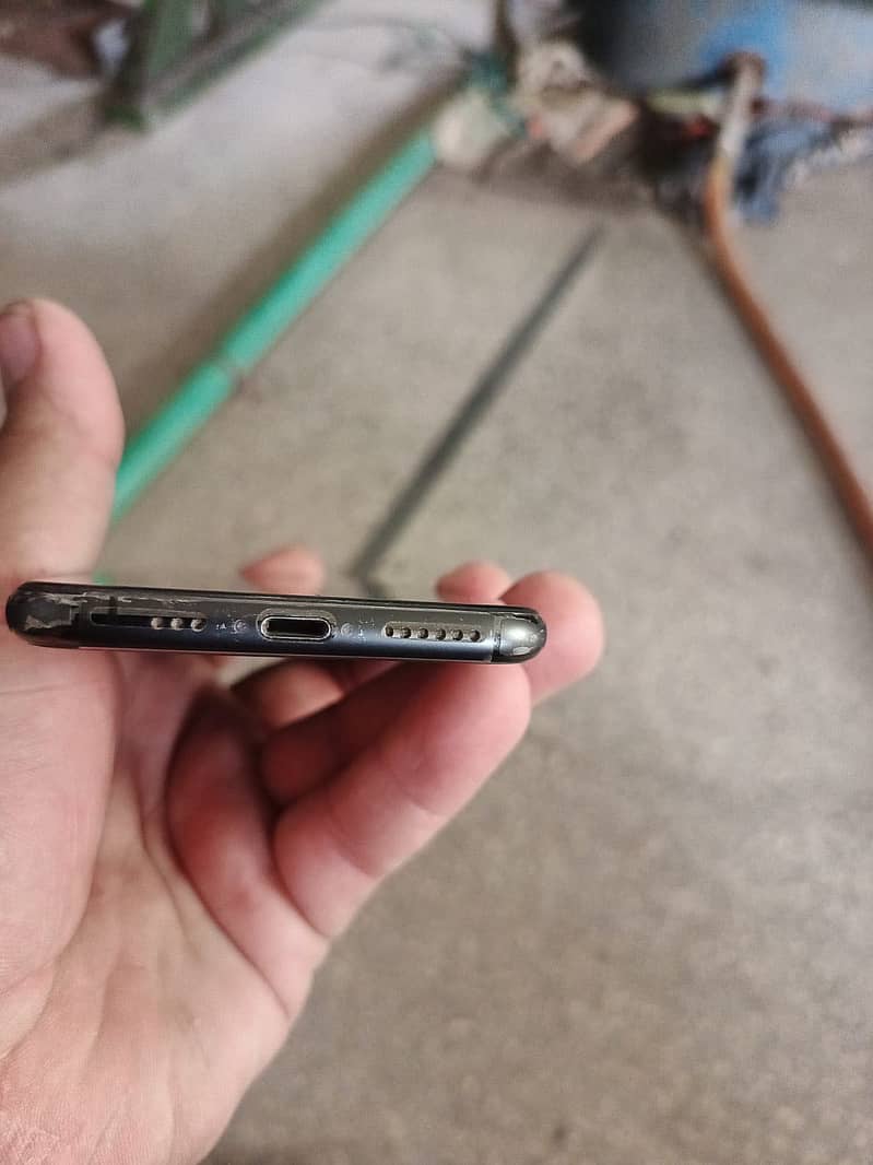Apple iPhone XS 3