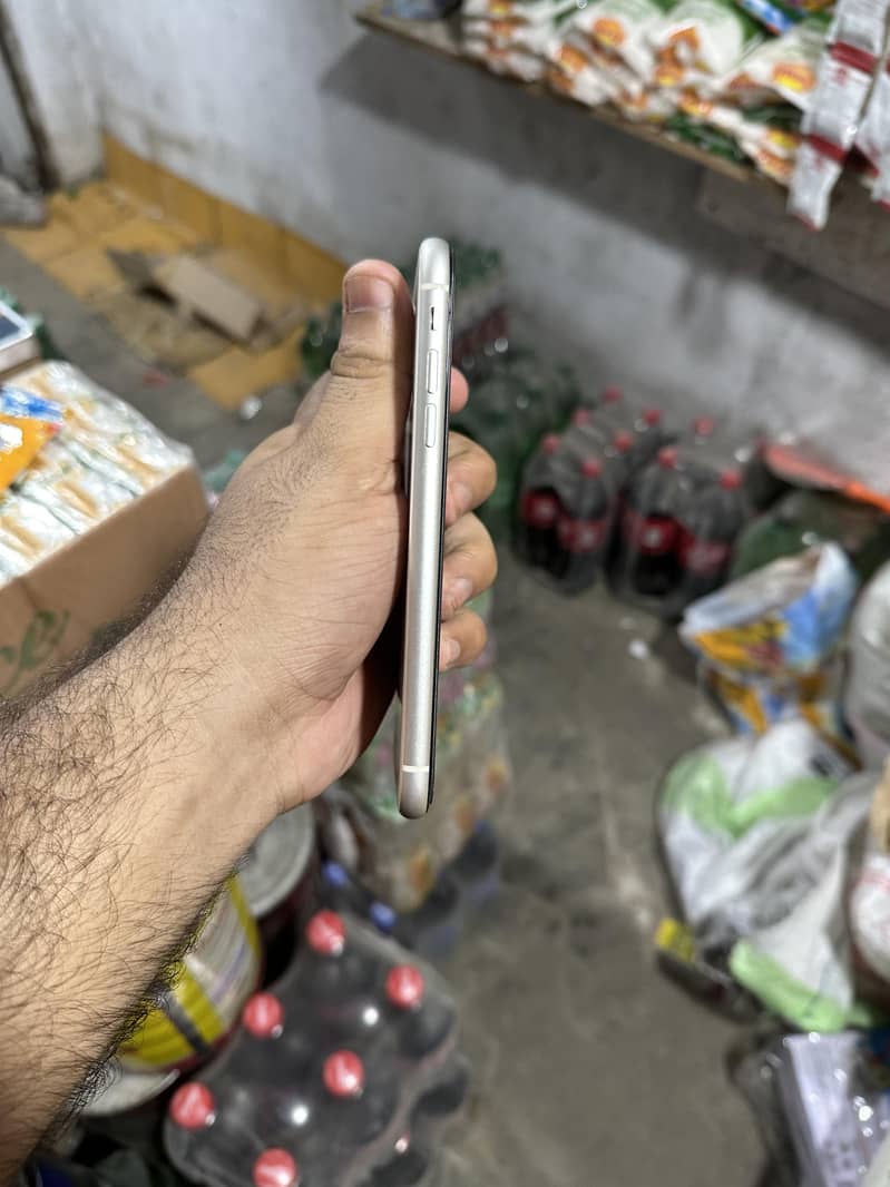 Apple iPhone 11 3