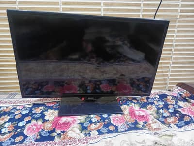 Samsung 24 Inches LED, Only black Dot in corner with 2 years,
