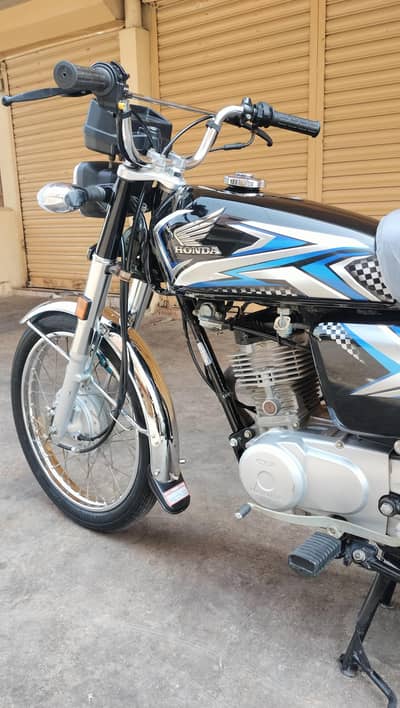 Honda CG-125. . . {2025} Karachi Number. . . . . 0303/0255582