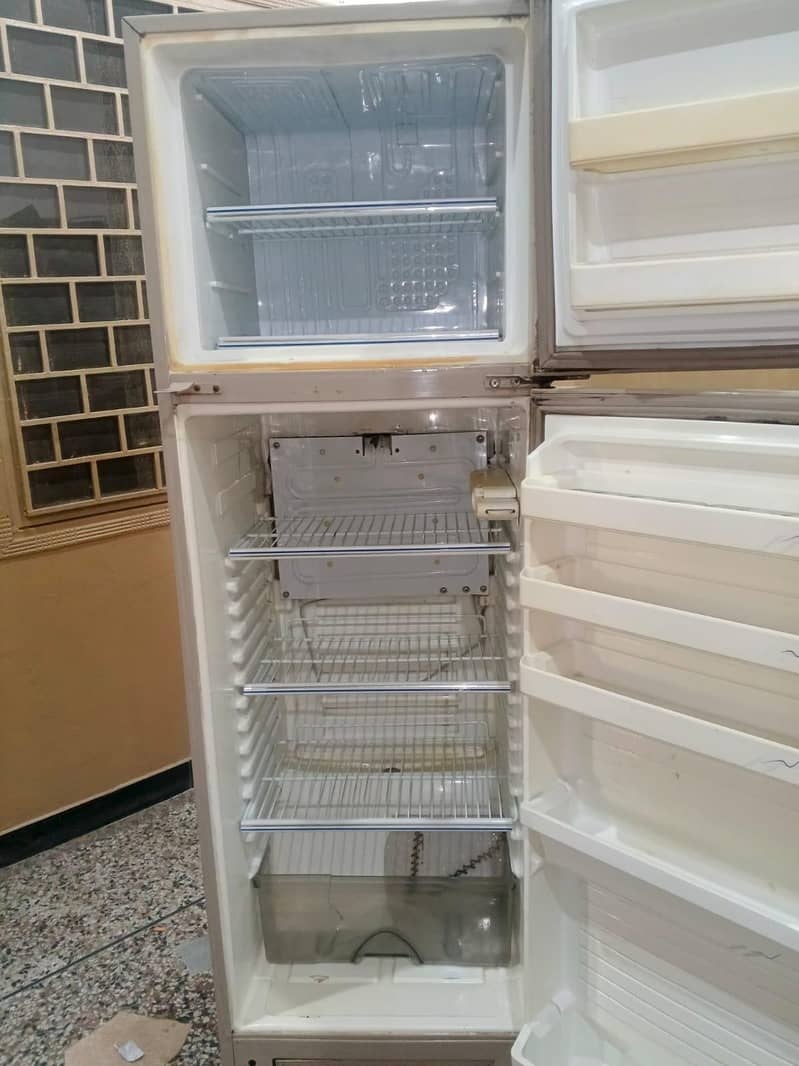 Dawlance medium size Refrigerator 1