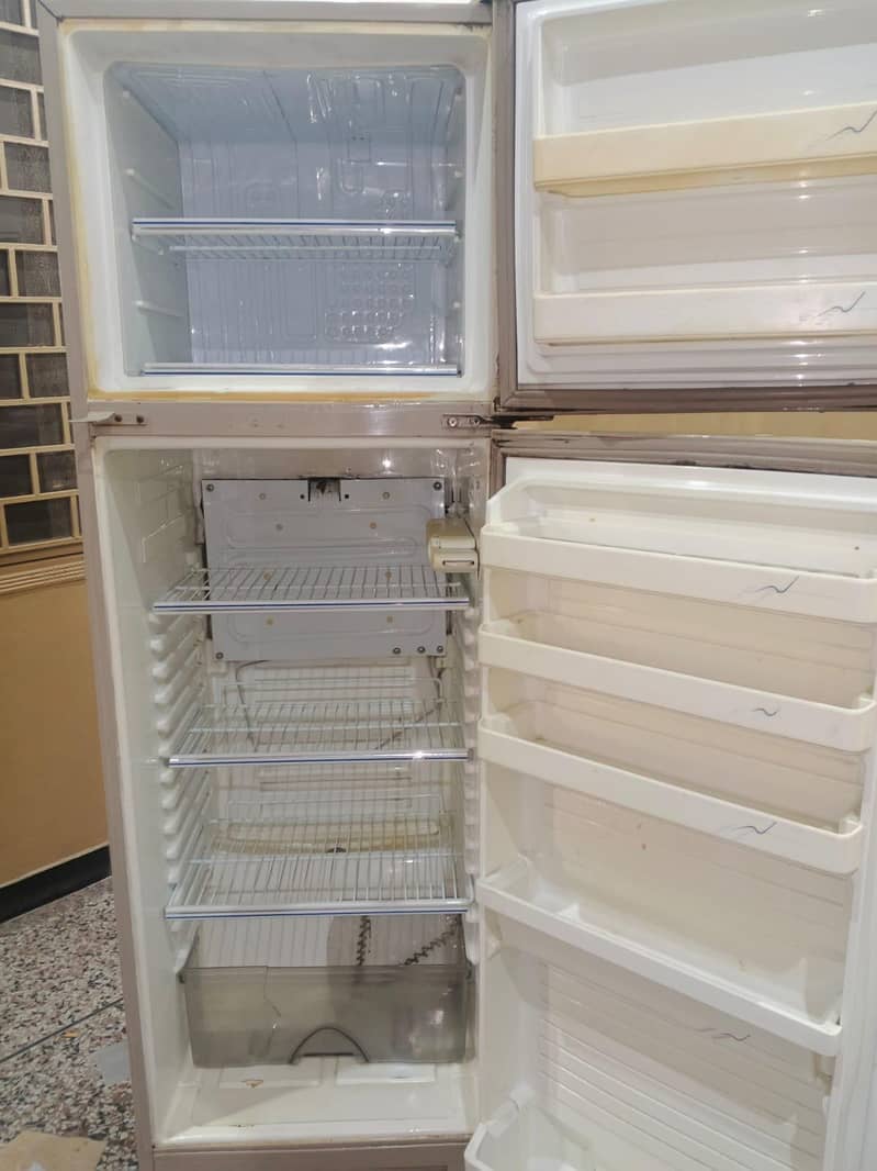 Dawlance medium size Refrigerator 4