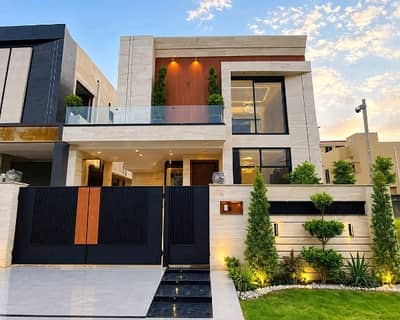 Prime Location House In DHA Phase 7 For sale