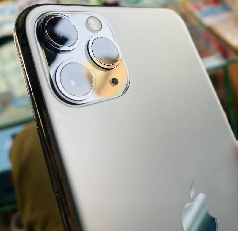 Apple iPhone 11 Pro Max 2