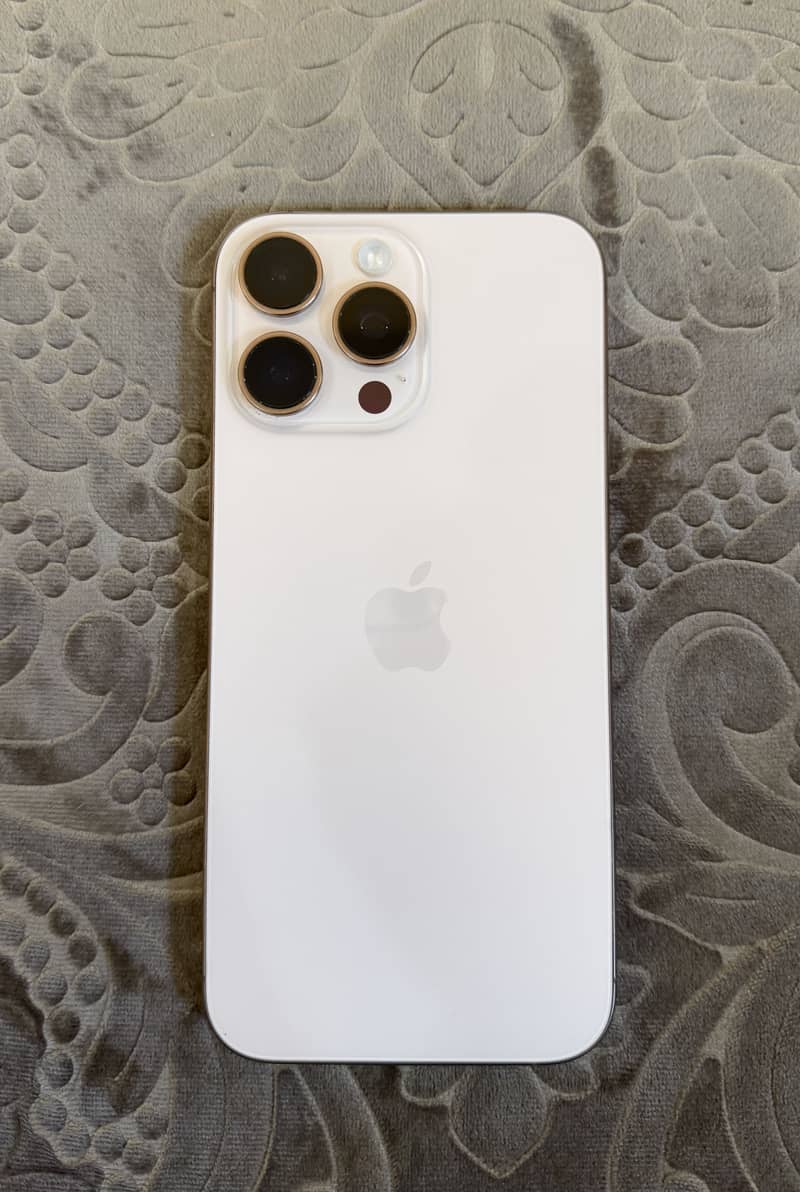 Iphone 16 pro max 4