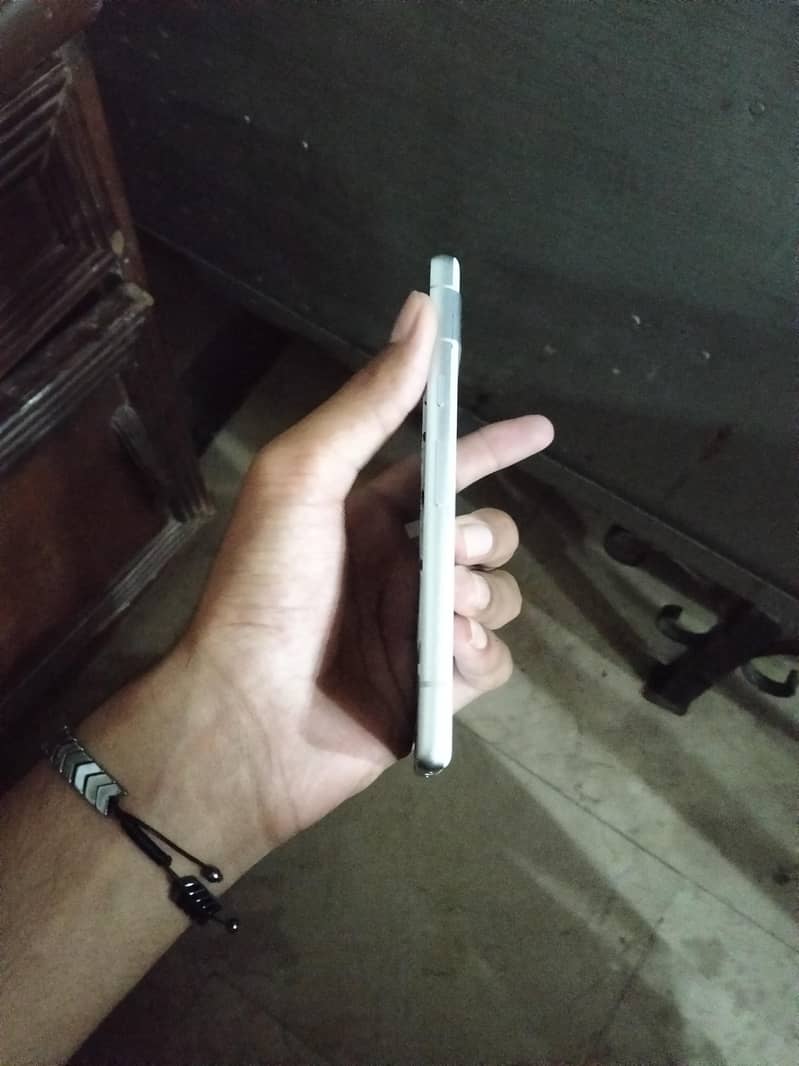 Google Pixel 7a 4