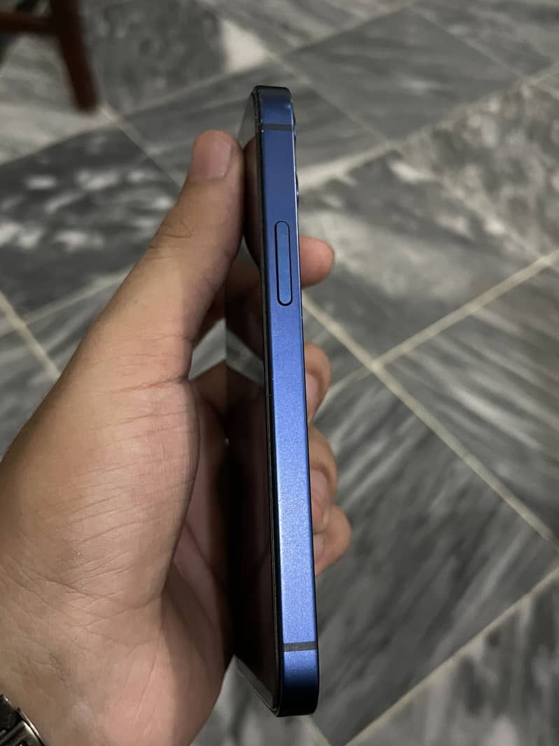 Apple iPhone 12 mini 1