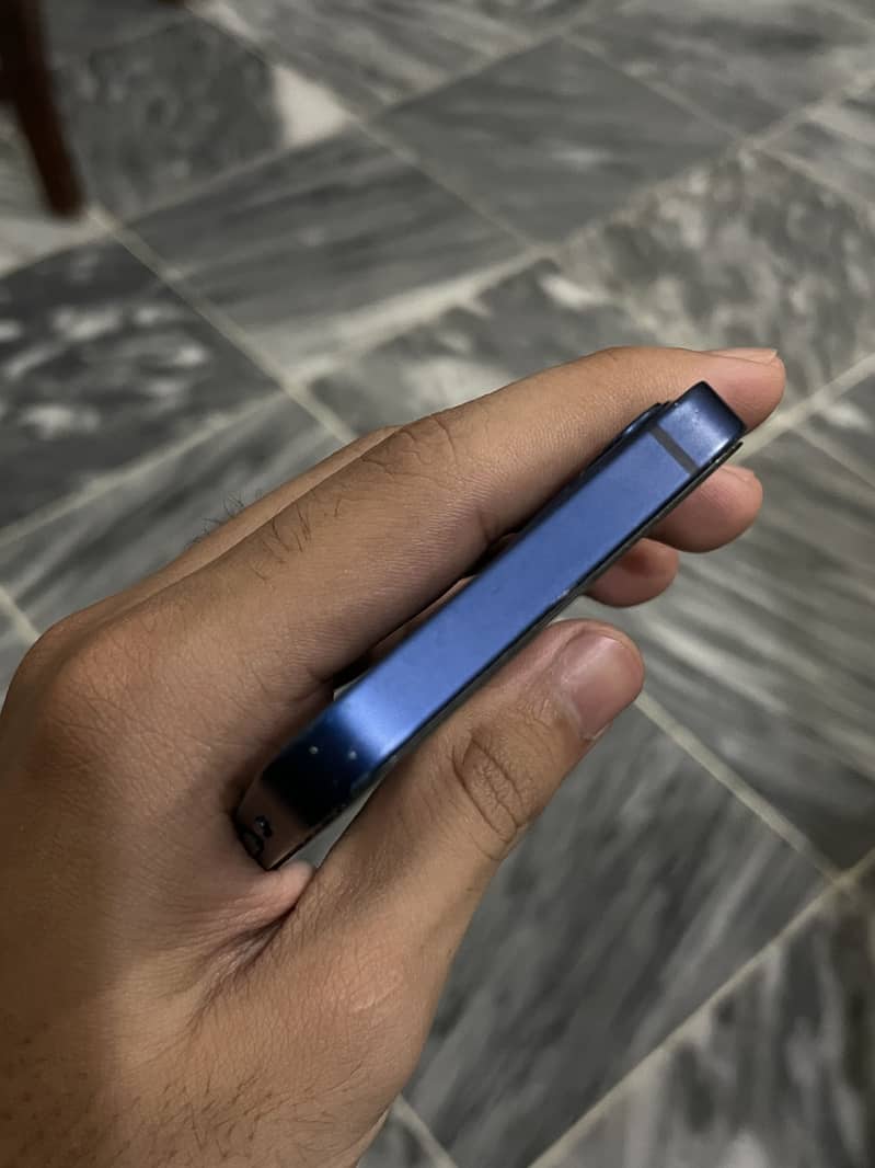 Apple iPhone 12 mini 4