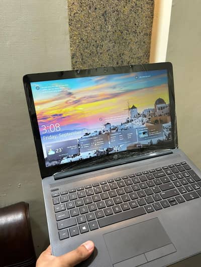 Laptop HP 255 G7 | Athlon | 2GB Dedicated GPU | 8GB/256GB SSD