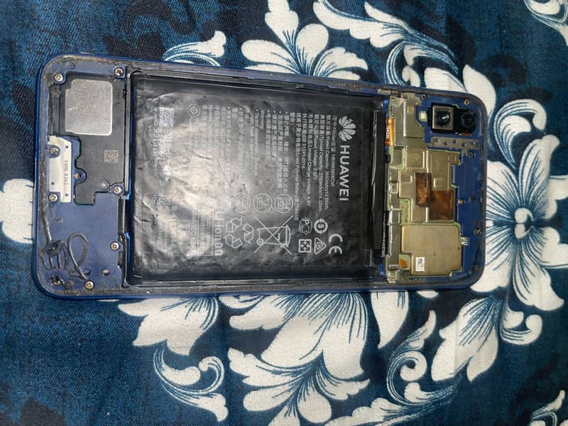 Honor 8C 1