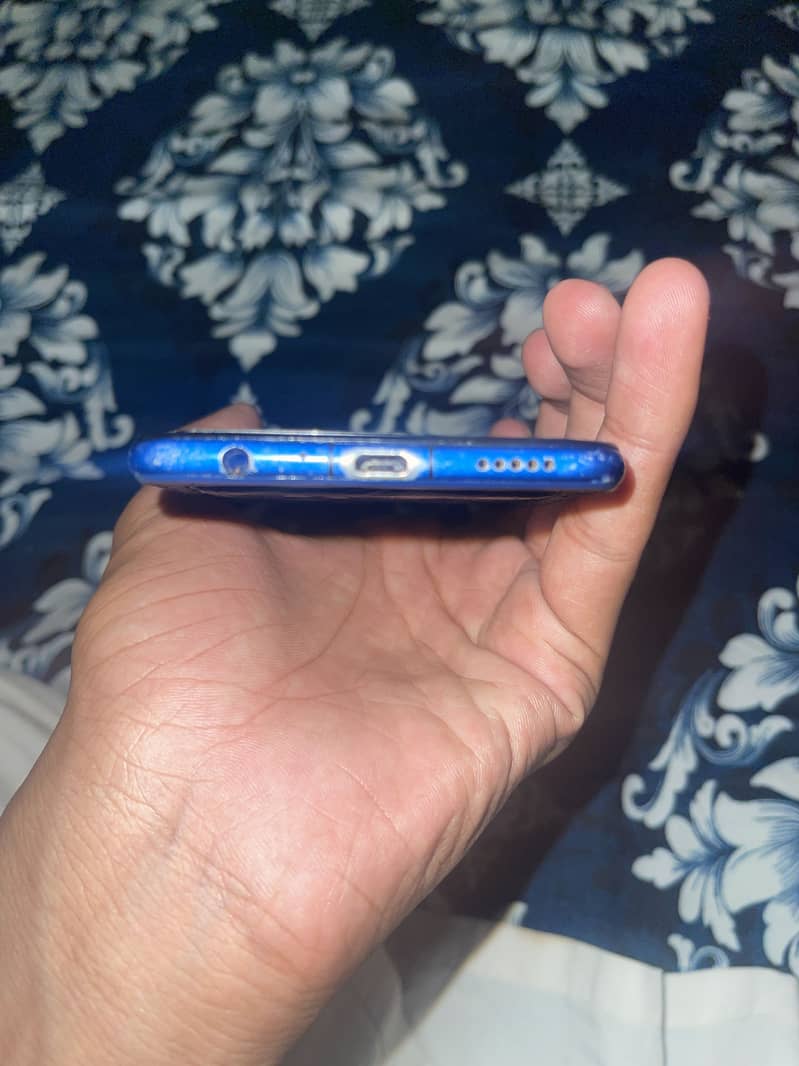 Honor 8C 2