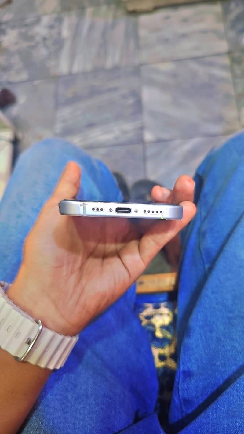 Apple iPhone 15 2