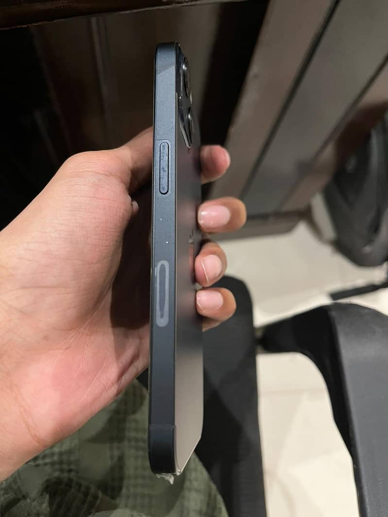 Apple iPhone 13 2