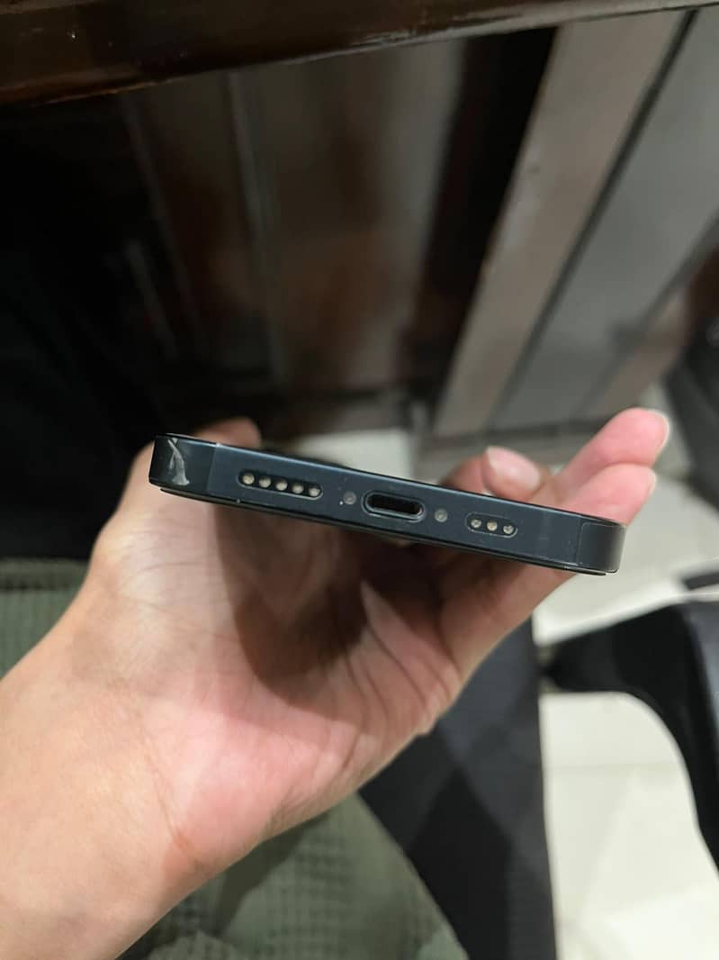 Apple iPhone 13 4