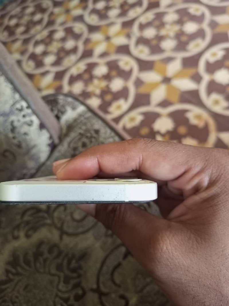 Apple iPhone 12 4