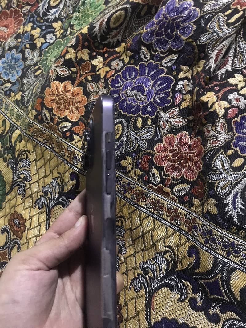Apple iPhone 14 Pro Max 4