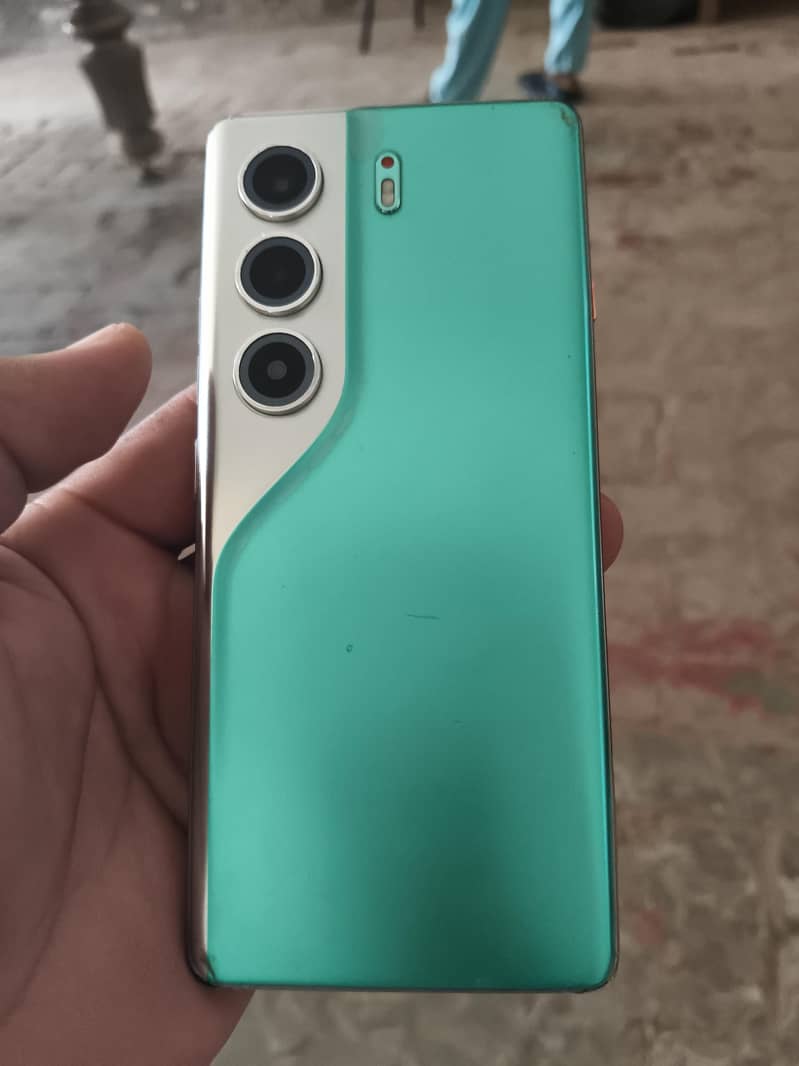 tacno camon 40 pro 0