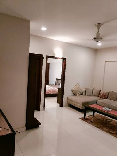 Flat Sized 950 Square Feet In Ittehad Commercial Area