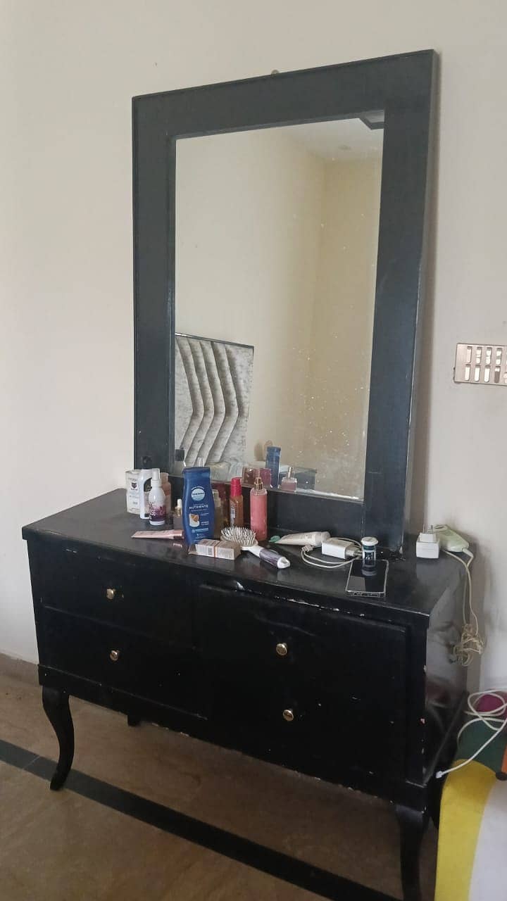 Bed and dressing . side tables 0