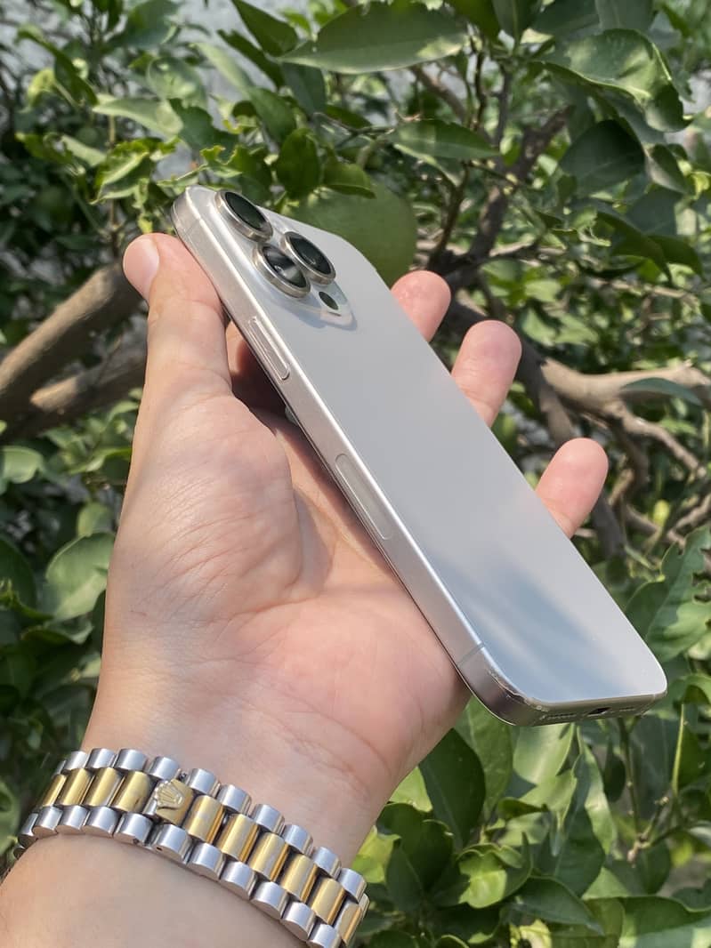 Apple iPhone 15 Pro Max 1
