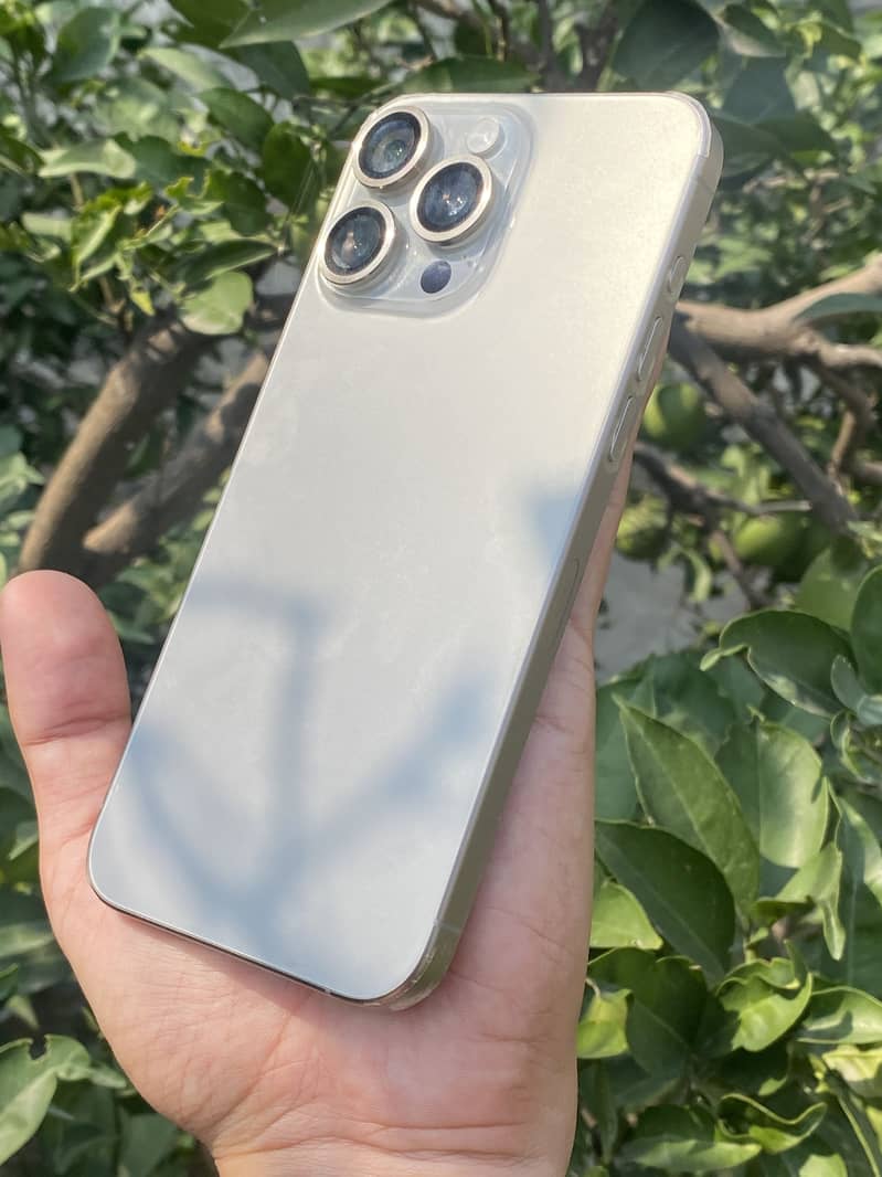 Apple iPhone 15 Pro Max 2