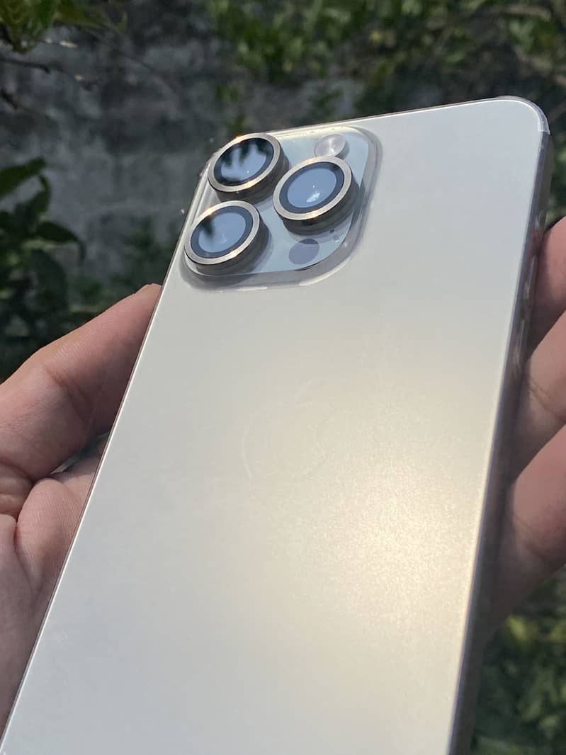 Apple iPhone 15 Pro Max 5
