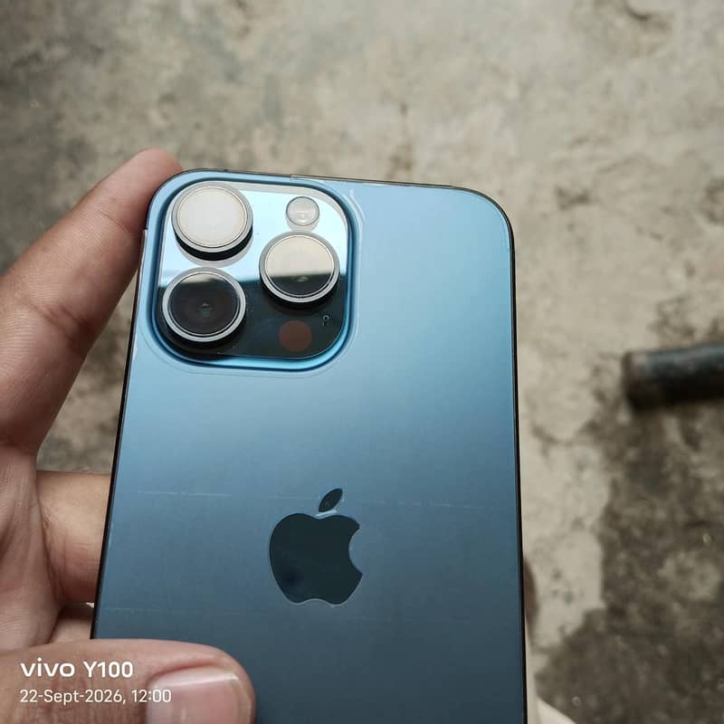 Apple iPhone 15 Pro Max 2