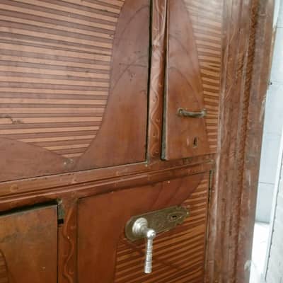 almari he thore repair home wale he door theak he