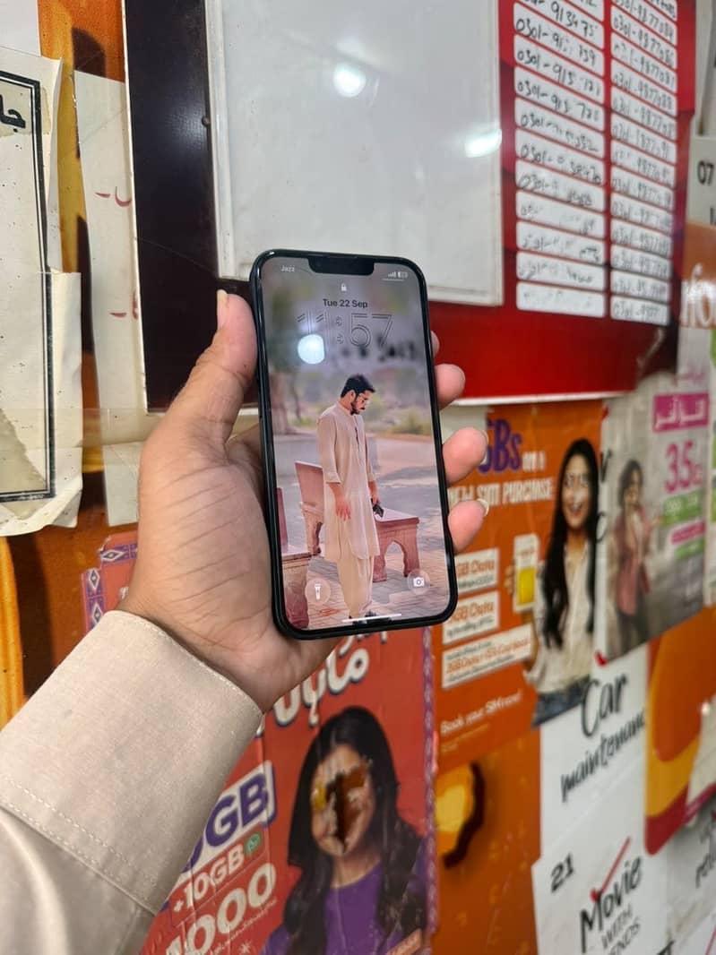 Apple iPhone 13 3