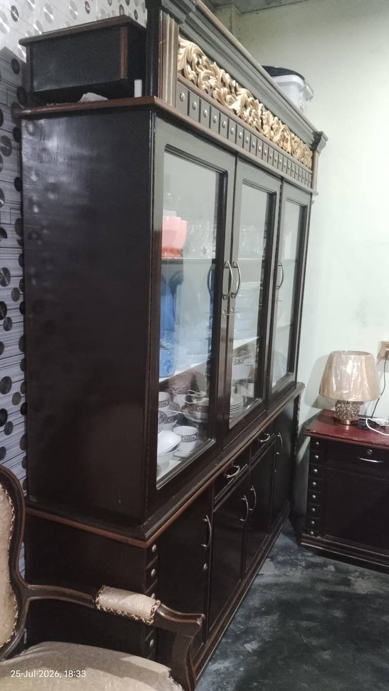 Showcase + Dressing Table 2
