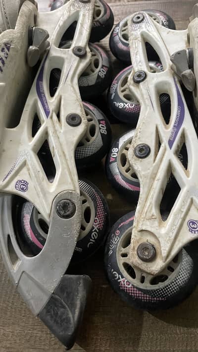 Skating shoes