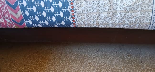 sibgle bed with spring mattress