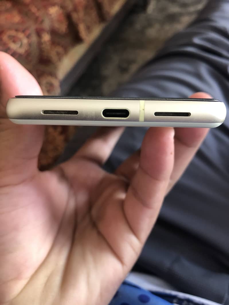 Google Pixel 7 4
