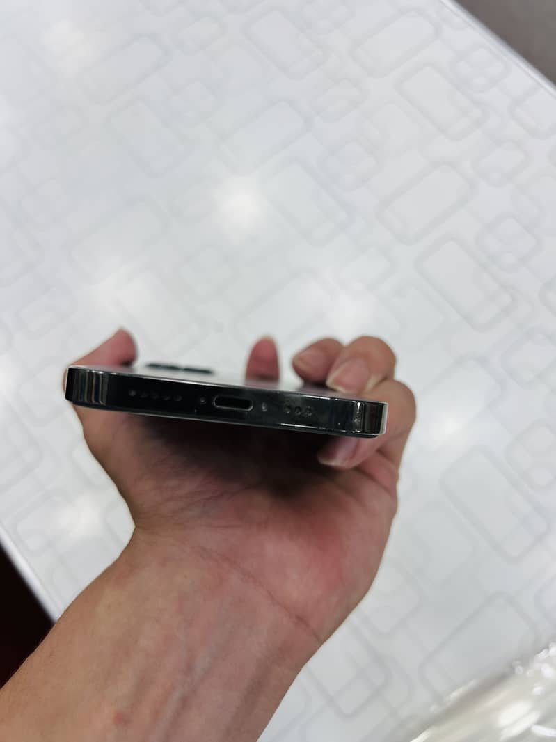 Apple iPhone 12 Pro 4