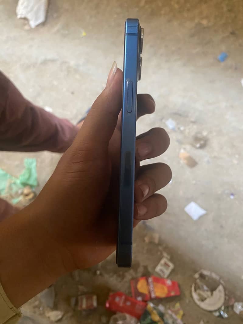 Apple iPhone 13 2