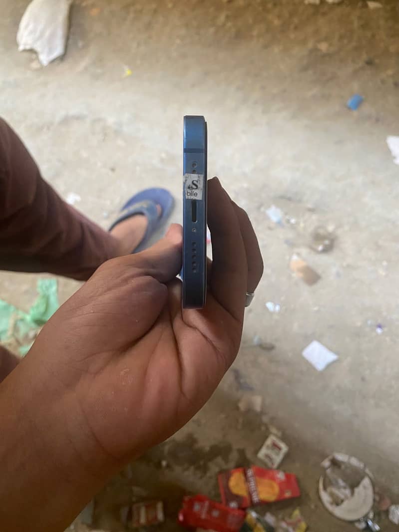 Apple iPhone 13 4