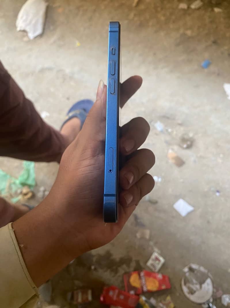 Apple iPhone 13 6
