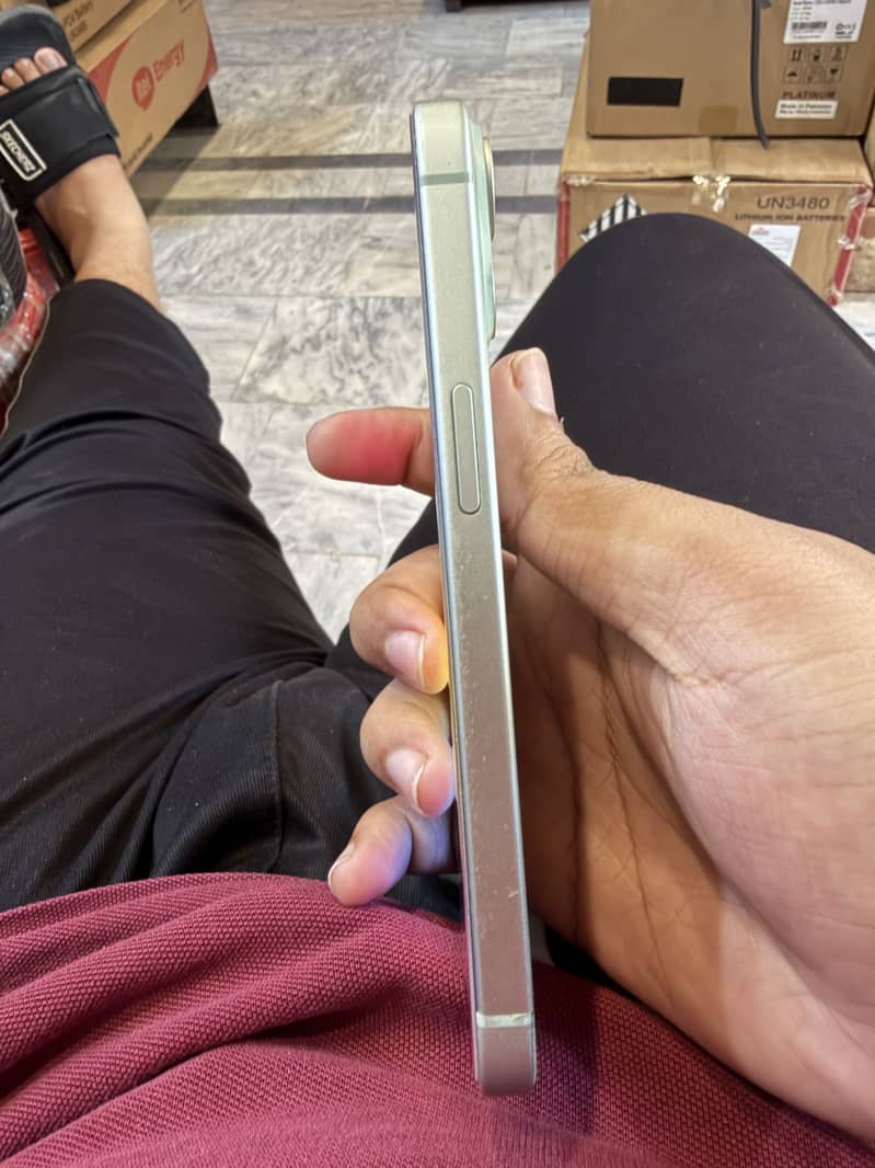 Apple iPhone 15 3