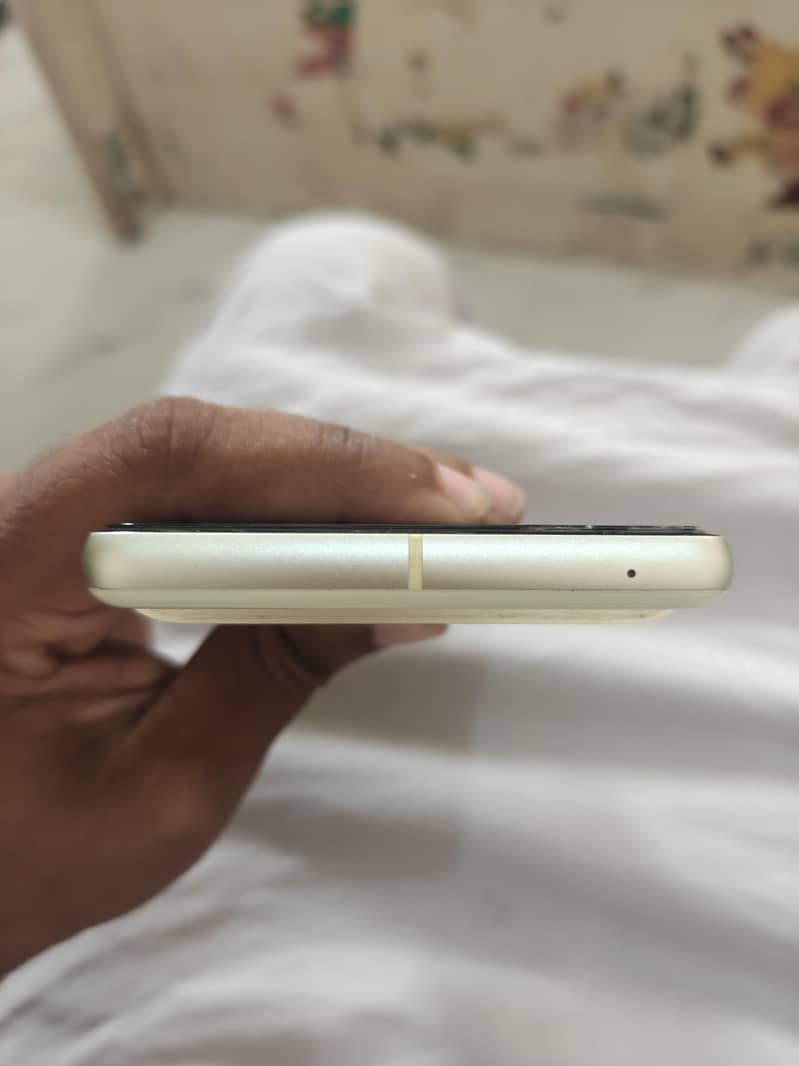 Google Pixel 7 4