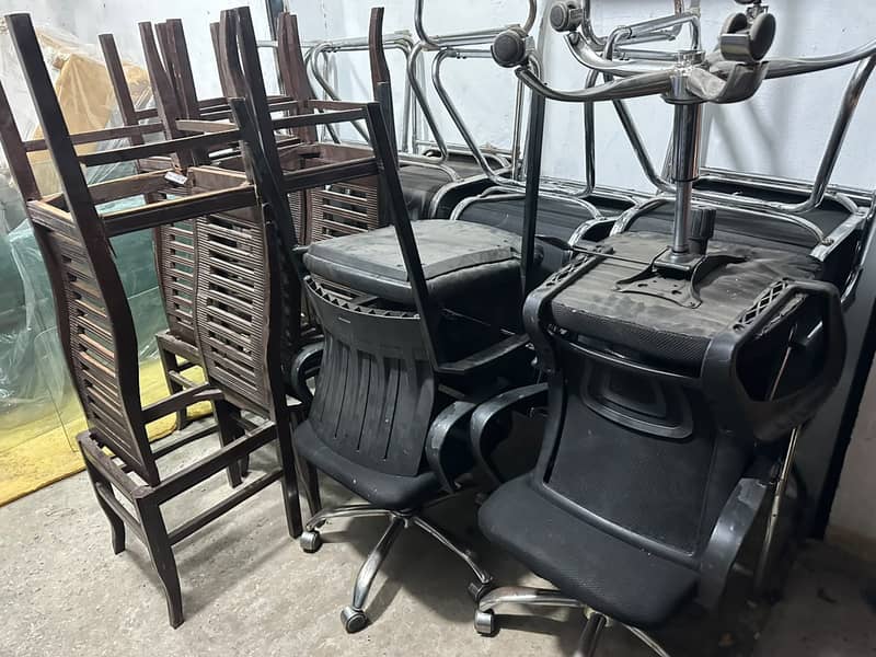 Office chairs/Office table/Draws/Tables/Racks/Sofas/Computer Tables 6