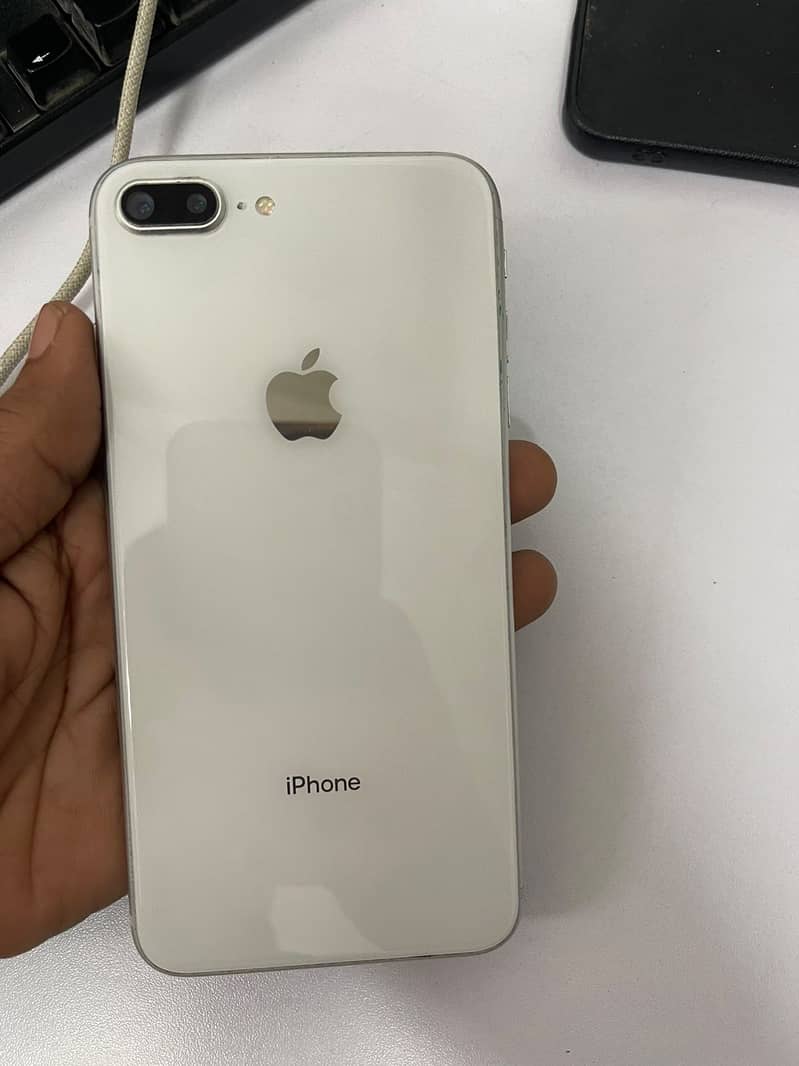 Apple iPhone 8 Plus 0