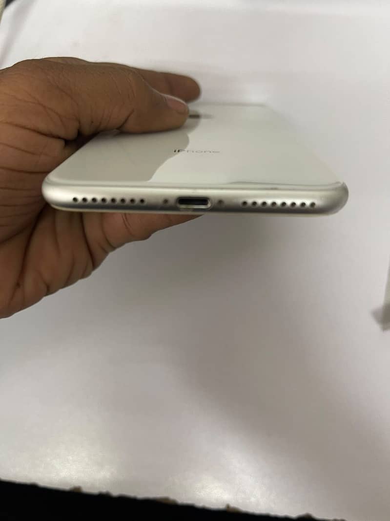 Apple iPhone 8 Plus 6